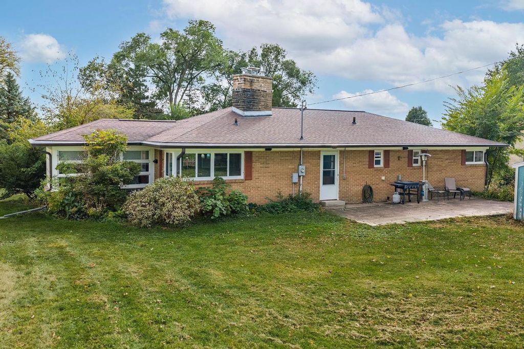 Photo of 421 Roblee ROAD, Baraboo, WI 53913 (MLS # 2010836)