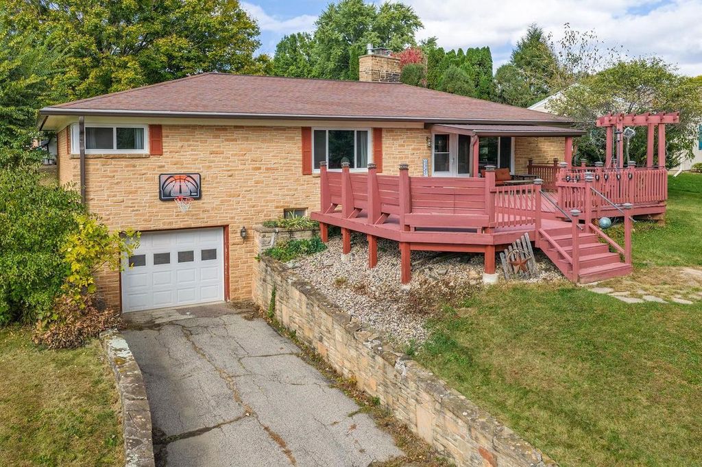 Photo of 421 Roblee ROAD, Baraboo, WI 53913 (MLS # 2010836)
