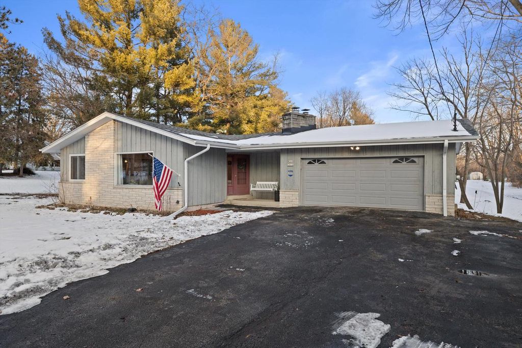 Photo of W269S3616 Merrill Hills ROAD, Waukesha, WI 53189 (MLS # 1950030)
