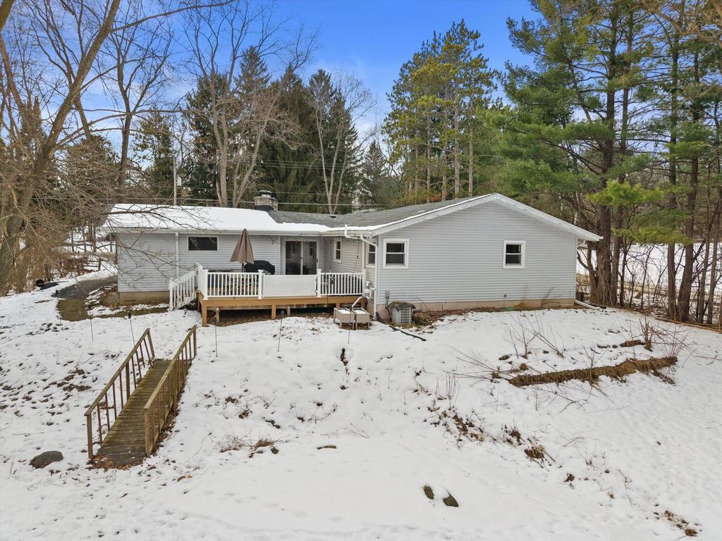 Photo of W269S3616 Merrill Hills ROAD, Waukesha, WI 53189 (MLS # 1950030)