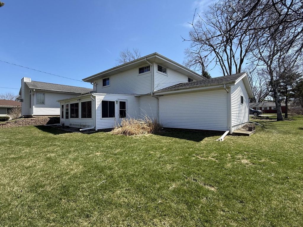 Photo of 21970 W Mac Gregor DRIVE, New Berlin, WI 53146 (MLS # 1957275)