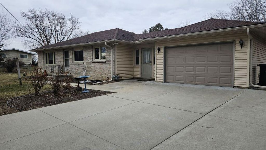 Photo of N2285 County Rd D ROAD, Fort Atkinson, WI 53538 (MLS # 1951755)