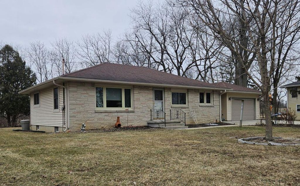 Photo of N2285 County Rd D ROAD, Fort Atkinson, WI 53538 (MLS # 1951755)