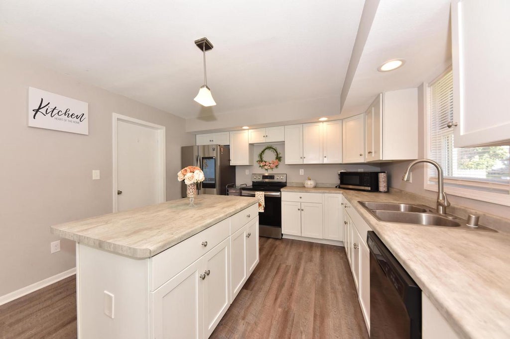 Photo of 10102 W Jonen STREET, Milwaukee, WI 53224 (MLS # 1984741)
