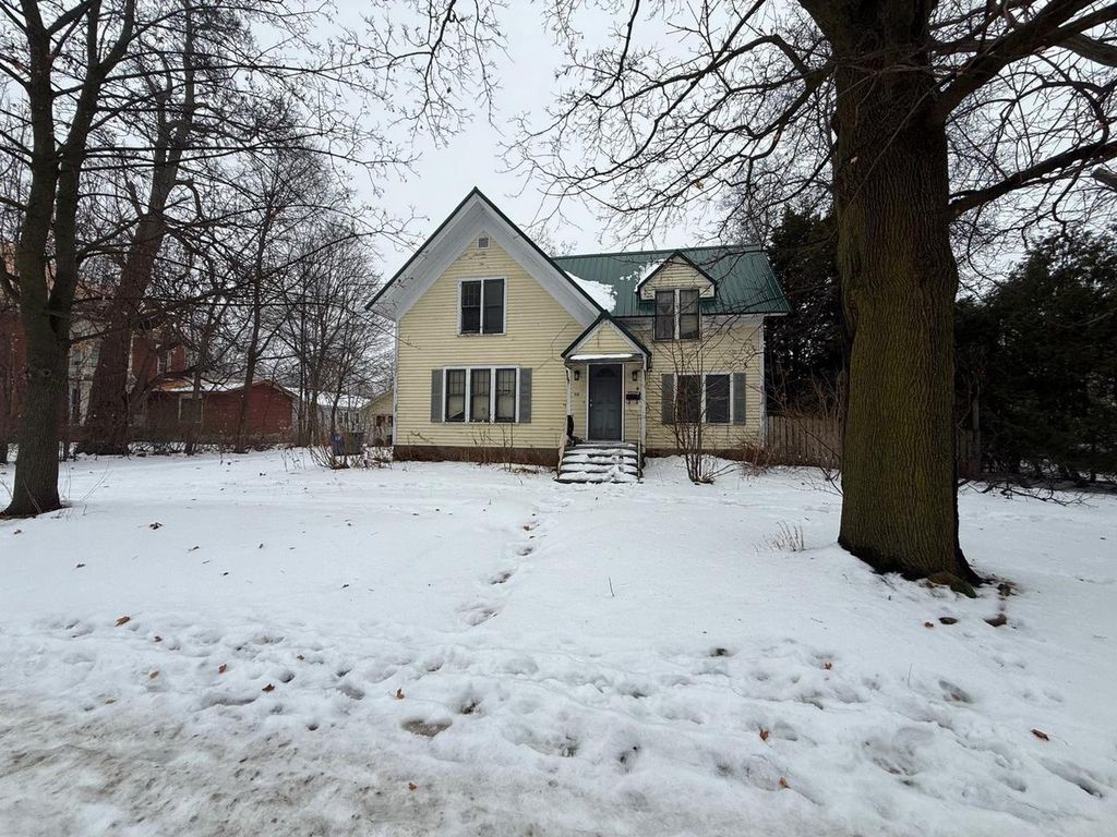 Photo of 52 N Main STREET, Clintonville, WI 54929 (MLS # 50319456)