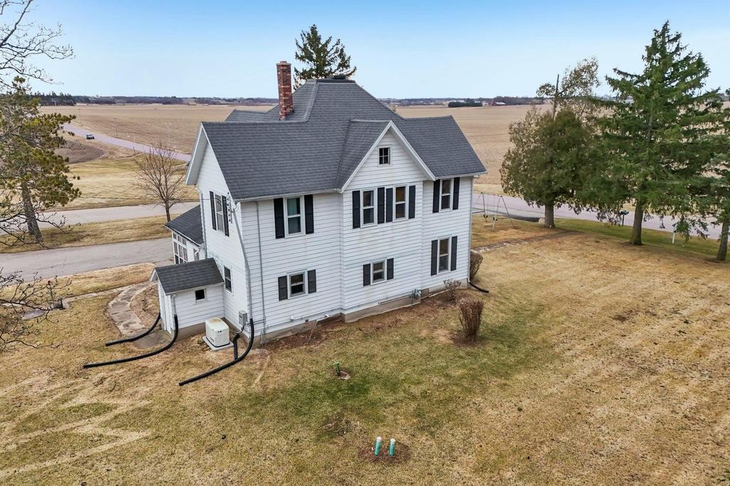Photo of W7900-W7902 Meek ROAD, Arlington, WI 53911 (MLS # 2018568)