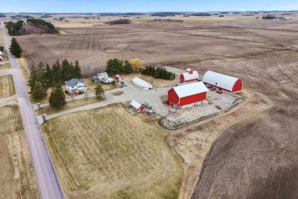 Photo of W7900-W7902 Meek ROAD, Arlington, WI 53911 (MLS # 2018568)