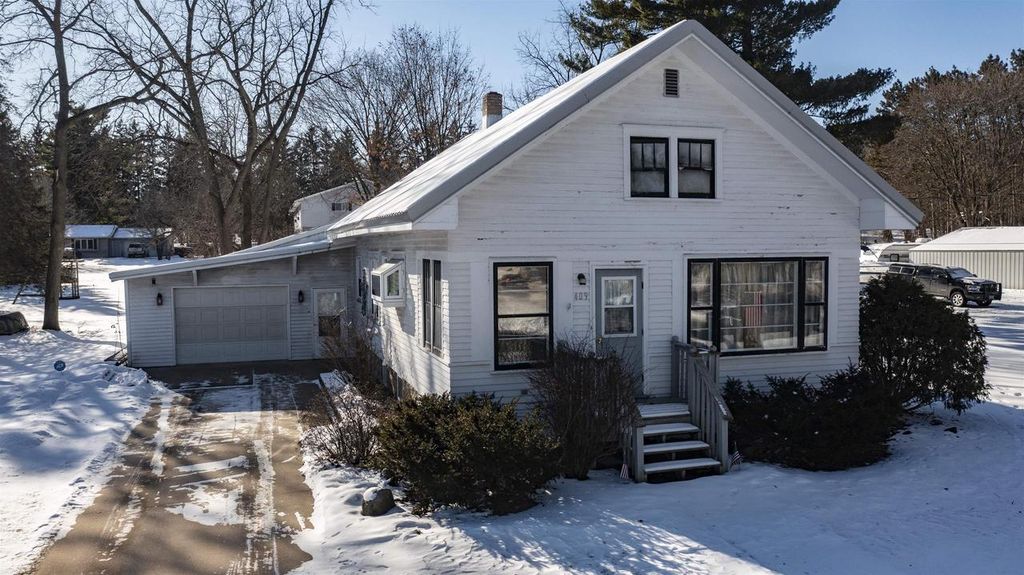 Photo of 409 E Sumner STREET, Weyauwega, WI 54983 (MLS # 50320571)