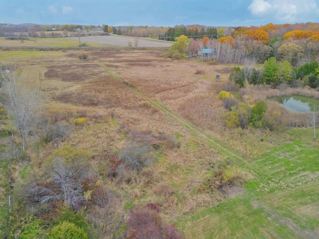 Photo of N8538 River ROAD, Watertown, WI 53094 (MLS # 1941994)