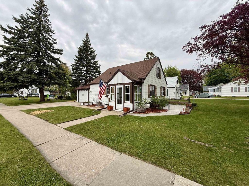 Photo of 200 Grandview AVENUE, Waupun, WI 53963 (MLS # 2022987)