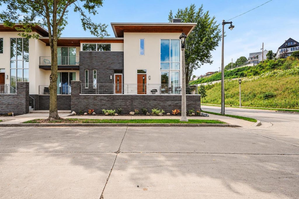 Photo of 1931 N Pierce STREET #16, Milwaukee, WI 53212 (MLS # 1978871)