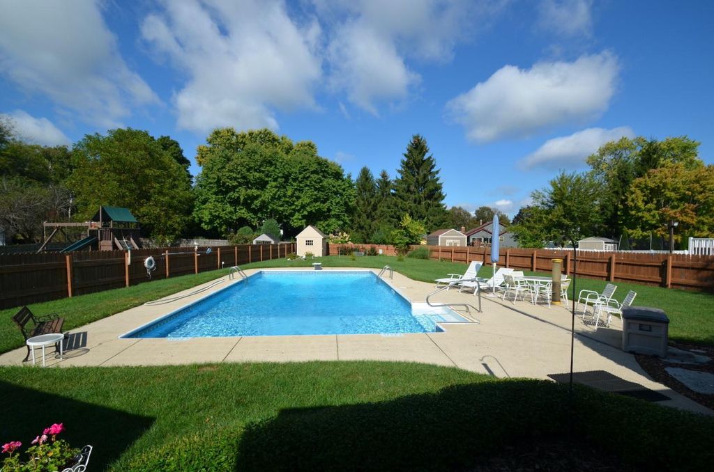 Photo of 802 S Comanche LANE, Waukesha, WI 53188 (MLS # 1936862)