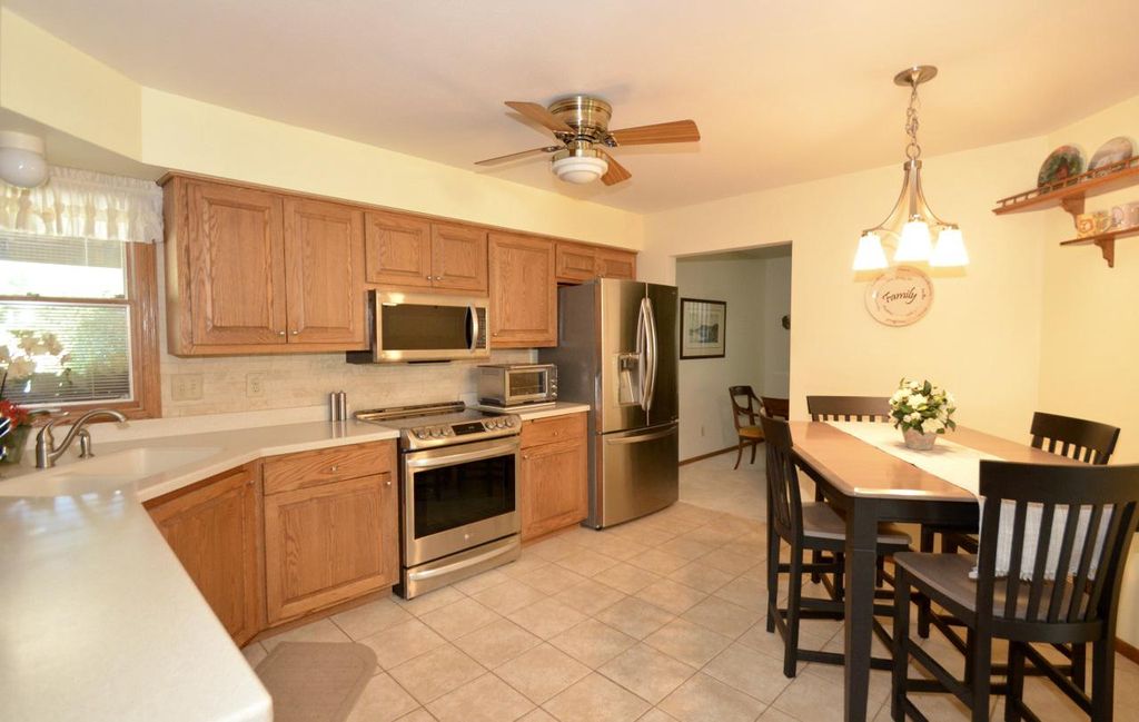 Photo of 802 S Comanche LANE, Waukesha, WI 53188 (MLS # 1936862)