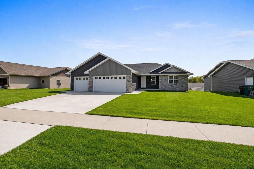 Photo of 3421 Glendale AVENUE, Green Bay, WI 54313 (MLS # 50325726)