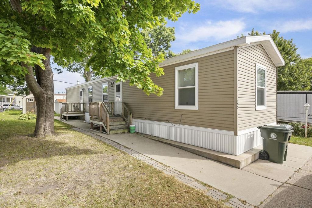 Photo of 470 Warbler LANE, Madison, WI 53704 (MLS # 2008589)