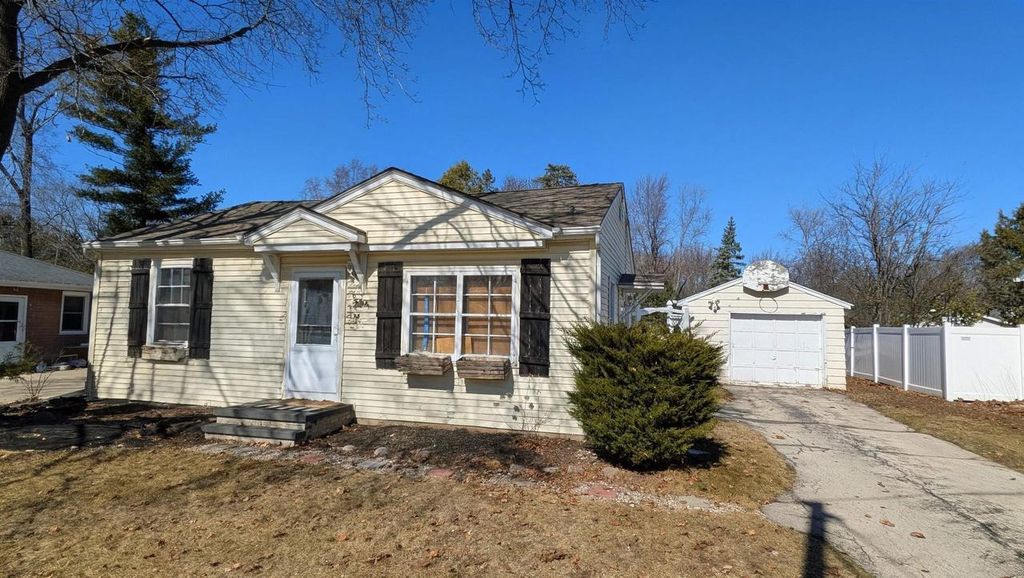 Photo of 1426 E Calumet STREET, Appleton, WI 54915 (MLS # 50322237)