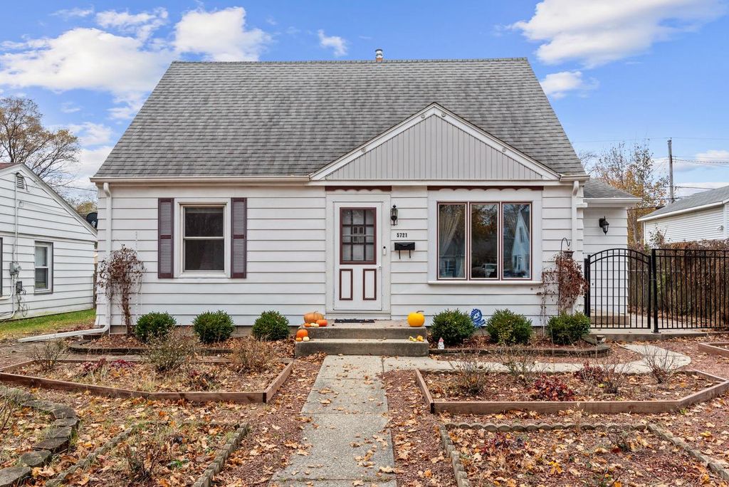 Photo of 5721 N 58th STREET, Milwaukee, WI 53218 (MLS # 1943696)