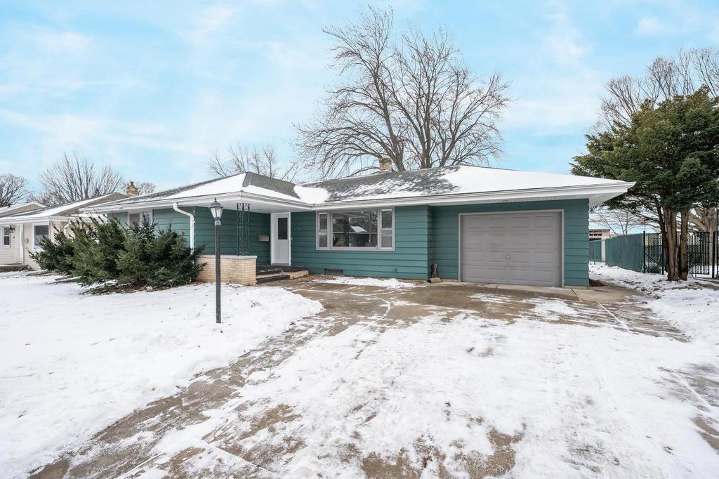 Photo of 1201 W Brewster STREET, Appleton, WI 54914 (MLS # 50320717)