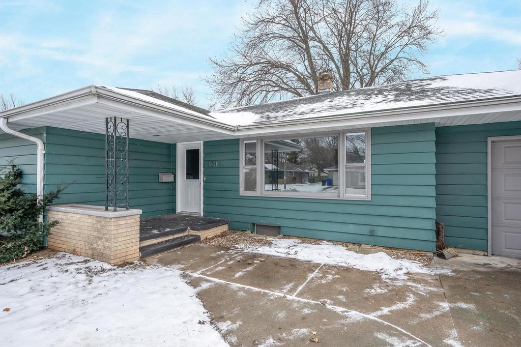 Photo of 1201 W Brewster STREET, Appleton, WI 54914 (MLS # 50320717)