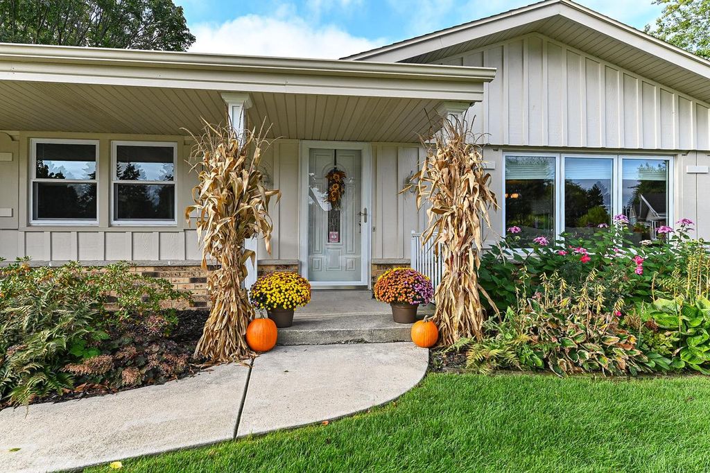 Photo of 7639 S 73rd STREET, Franklin, WI 53132 (MLS # 1939196)