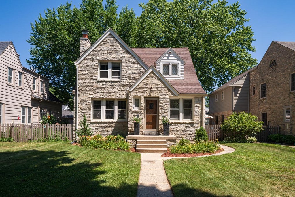 Photo of 5244 N Shoreland AVENUE, Whitefish Bay, WI 53217 (MLS # 1971744)