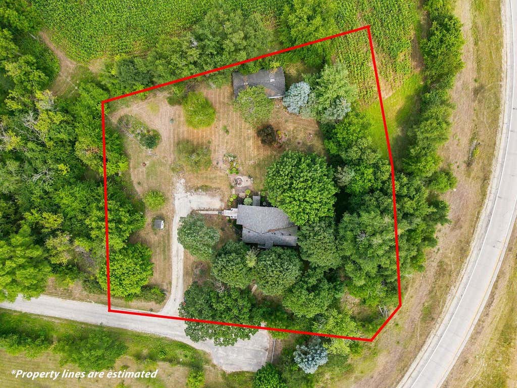 Photo of N1360 Deerpath ROAD, Fort Atkinson, WI 53538 (MLS # 2029931)