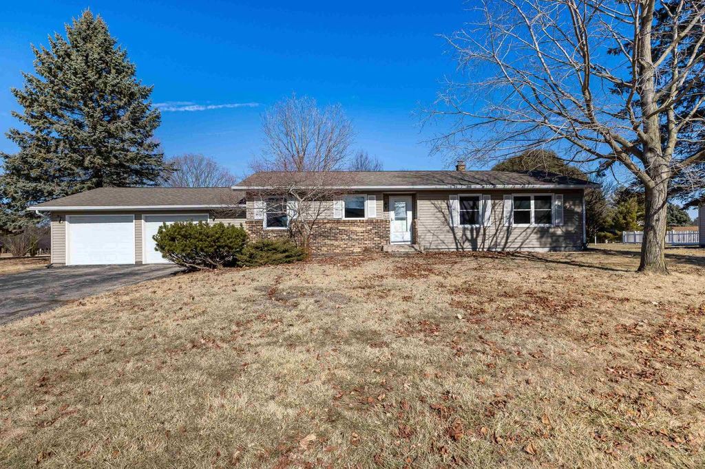 Photo of 550 Grandview LANE, Platteville, WI 53818 (MLS # 2017112)