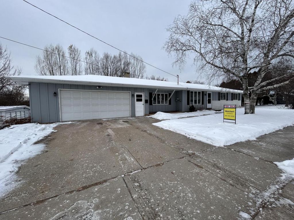 Photo of 1108 Clayton PLACE, Green Bay, WI 54302 (MLS # 1944609)