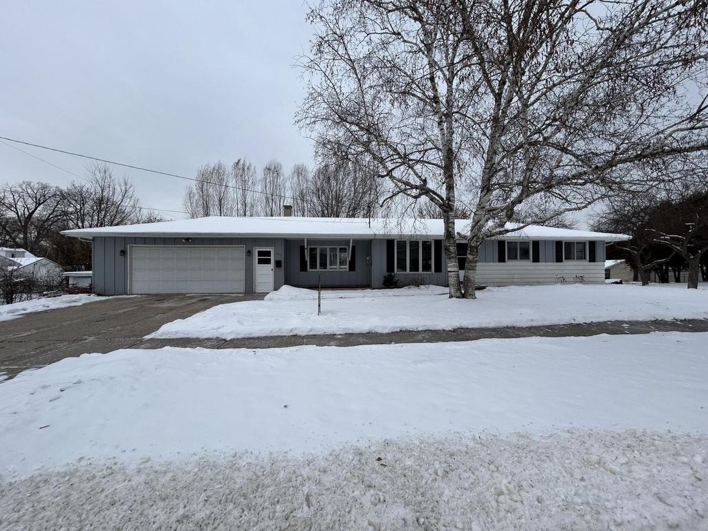 Photo of 1108 Clayton PLACE, Green Bay, WI 54302 (MLS # 1944609)