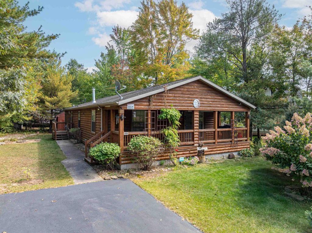 Photo of 252 Dogwood LANE, Wisconsin Dells, WI 53965 (MLS # 2009342)