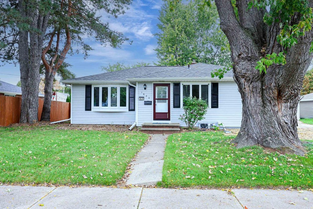 Photo of 1630 E Glendale AVENUE, Appleton, WI 54911 (MLS # 50333827)