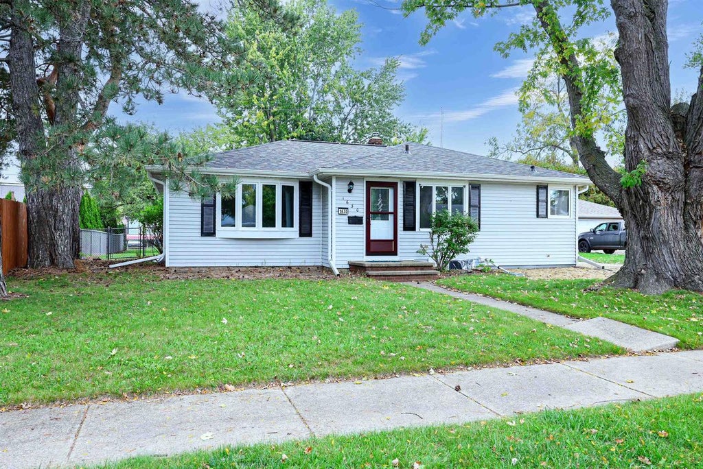 Photo of 1630 E Glendale AVENUE, Appleton, WI 54911 (MLS # 50333827)