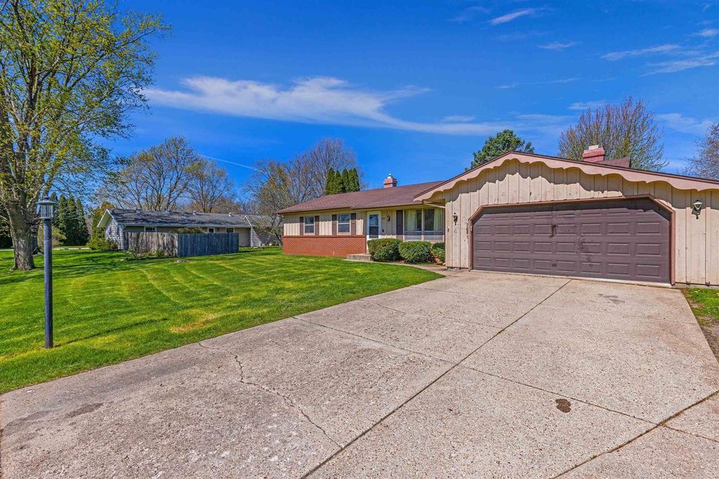Photo of 621 E Holly ROAD, Beloit, WI 53511 (MLS # 2021419)