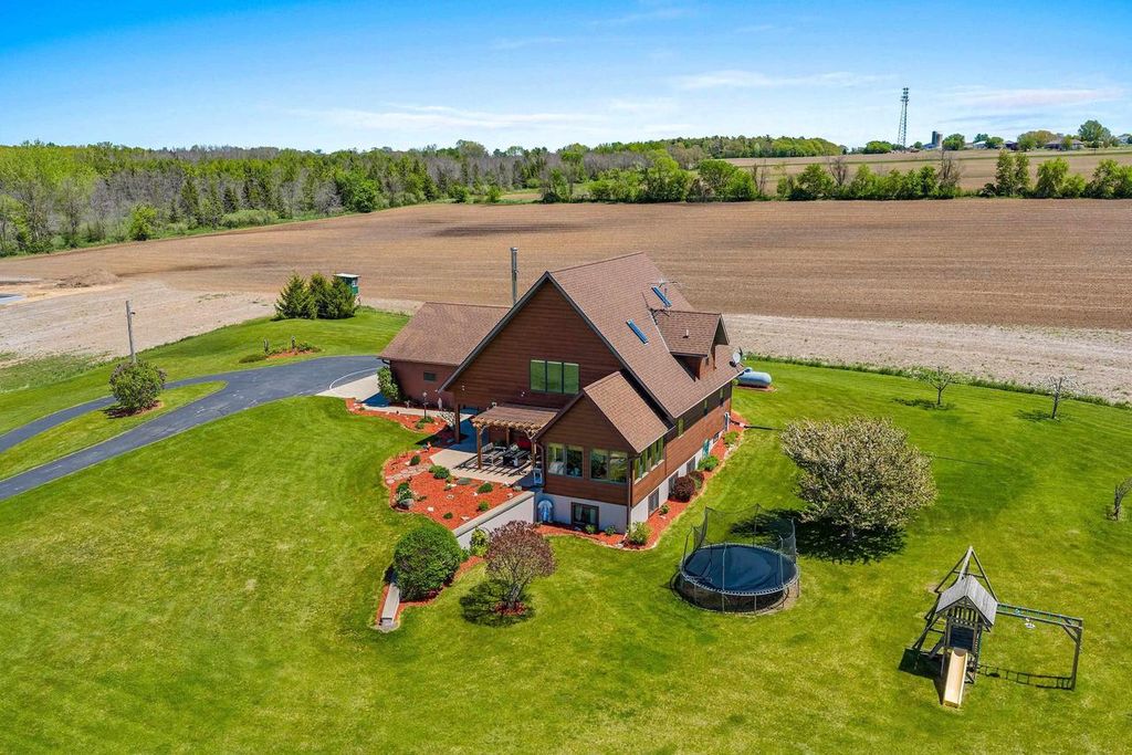 Photo of 910 Shoemaker ROAD, Brussels, WI 54204 (MLS # 50325922)