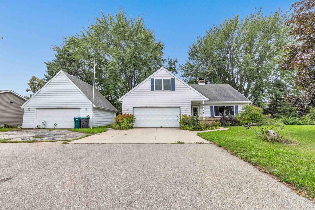 Photo of 127 W Capitol DRIVE, Appleton, WI 54911 (MLS # 50332967)