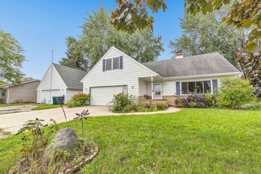 Photo of 127 W Capitol DRIVE, Appleton, WI 54911 (MLS # 50332967)