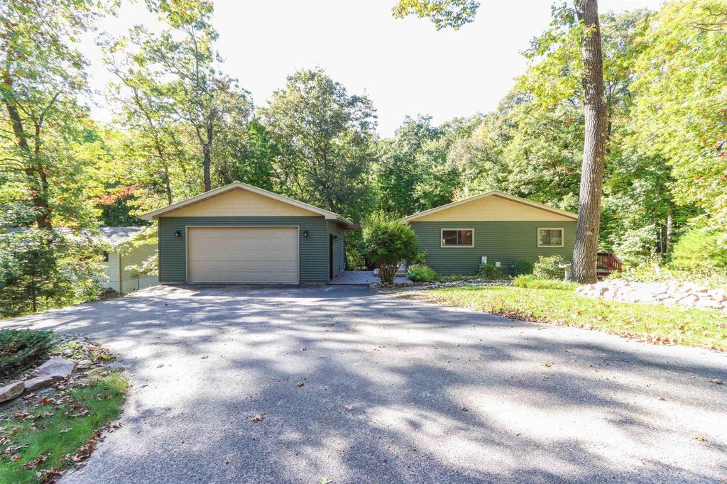 Photo of N3025 Crestwood DRIVE, Waupaca, WI 54981 (MLS # 50334070)