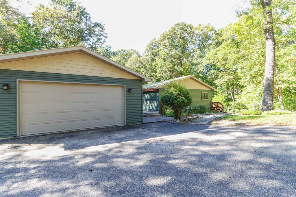Photo of N3025 Crestwood DRIVE, Waupaca, WI 54981 (MLS # 50334070)