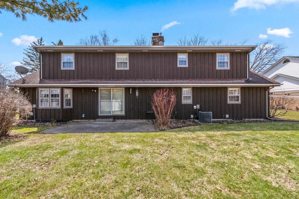 Photo of 607 Ridgeview COURT, Green Bay, WI 54301 (MLS # 50323807)