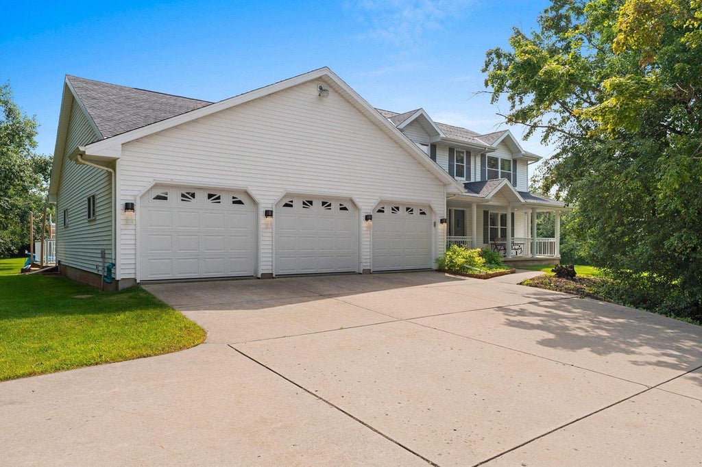 Photo of 4415 Flagstone COURT, De Pere, WI 54115 (MLS # 50333742)