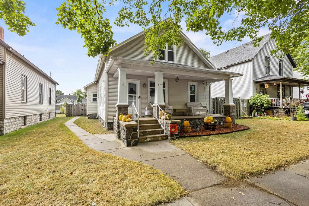 Photo of 827 Terrace AVENUE, Marinette, WI 54143 (MLS # 50316333)