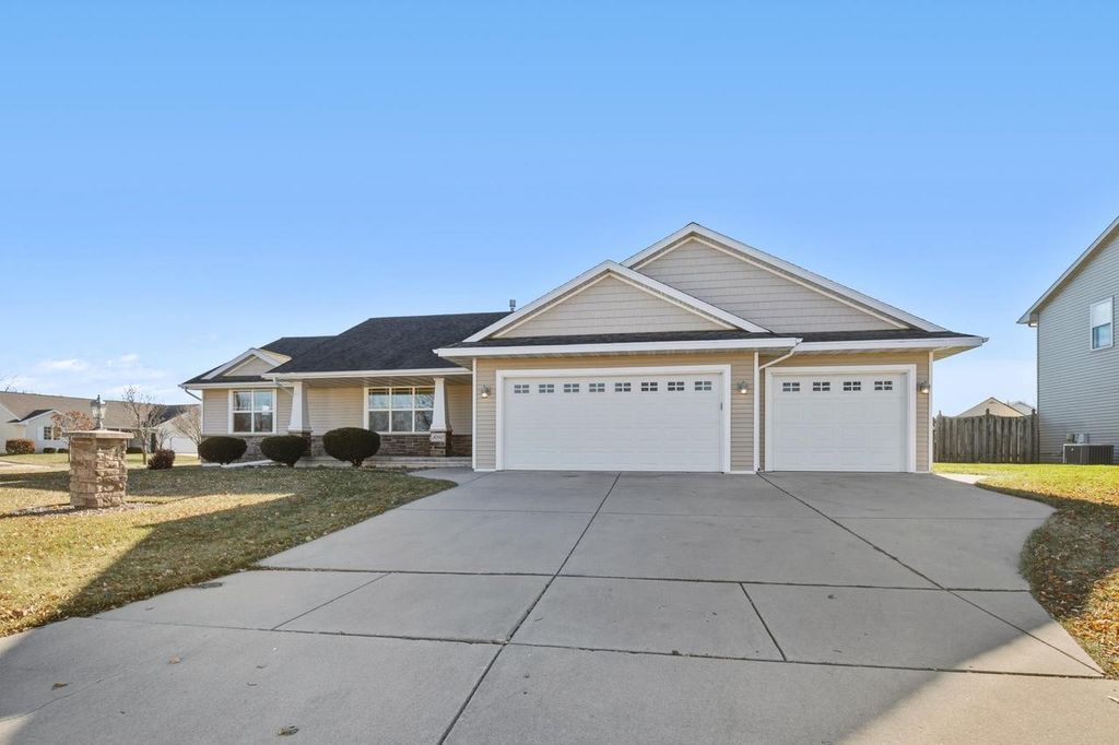 Photo of 3090 Beth DRIVE, Green Bay, WI 54311 (MLS # 50318411)