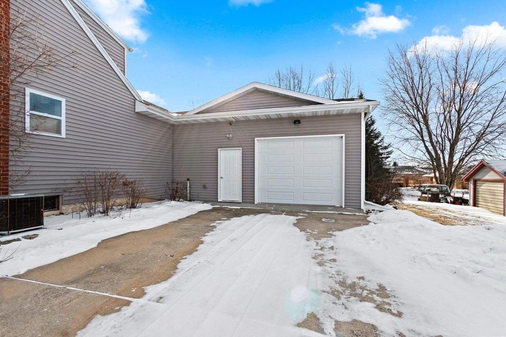 Photo of 2654 Continental DRIVE, Green Bay, WI 54311 (MLS # 50320431)