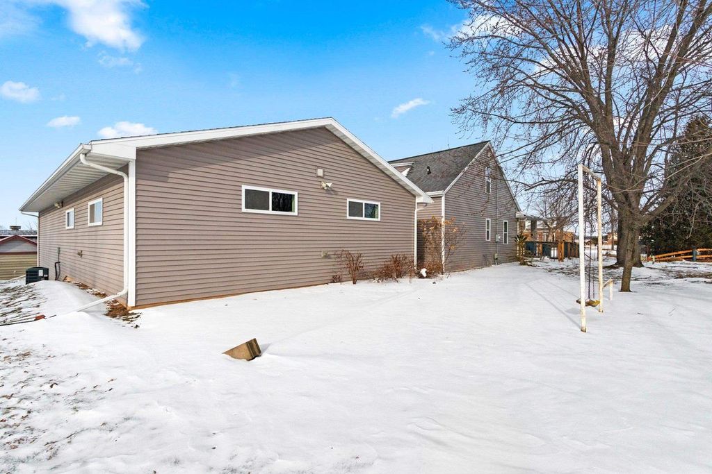 Photo of 2654 Continental DRIVE, Green Bay, WI 54311 (MLS # 50320431)