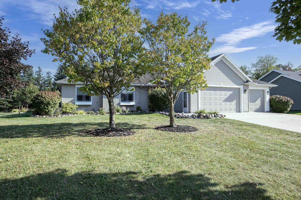 Photo of 1547 Foxfire COURT, Waupaca, WI 54981 (MLS # 50315496)