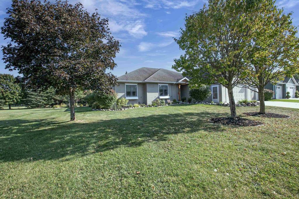 Photo of 1547 Foxfire COURT, Waupaca, WI 54981 (MLS # 50315496)