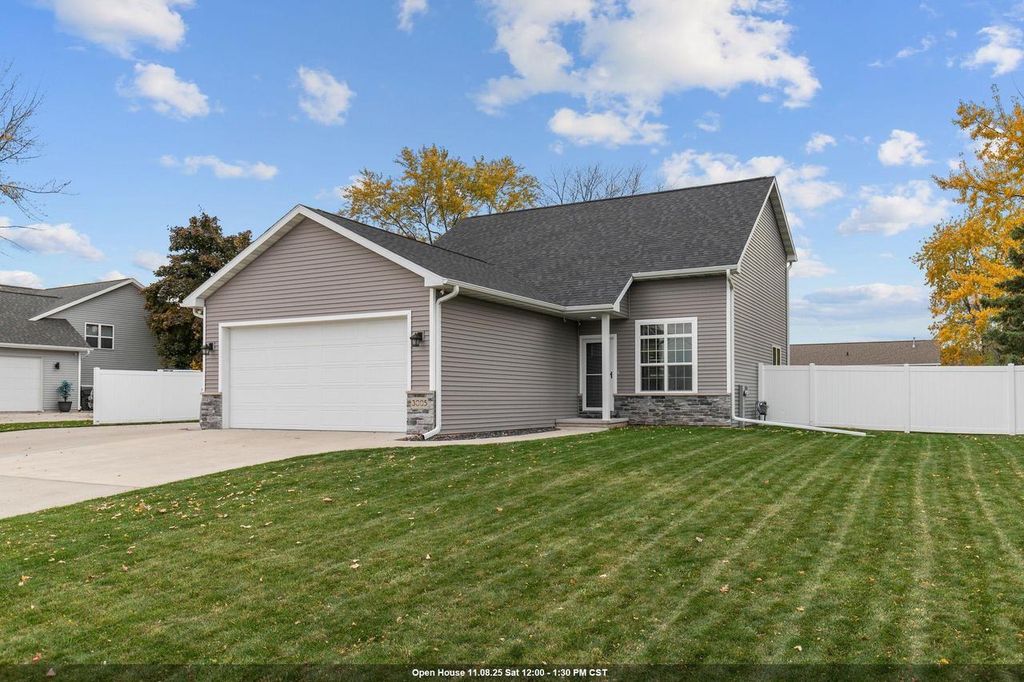 Photo of 3005 Crooks AVENUE, Kaukauna, WI 54130 (MLS # 50317784)
