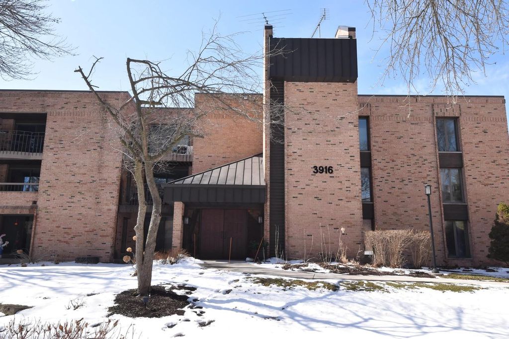 Photo of 3916 N Oakland AVENUE #224, Shorewood, WI 53211 (MLS # 1955327)