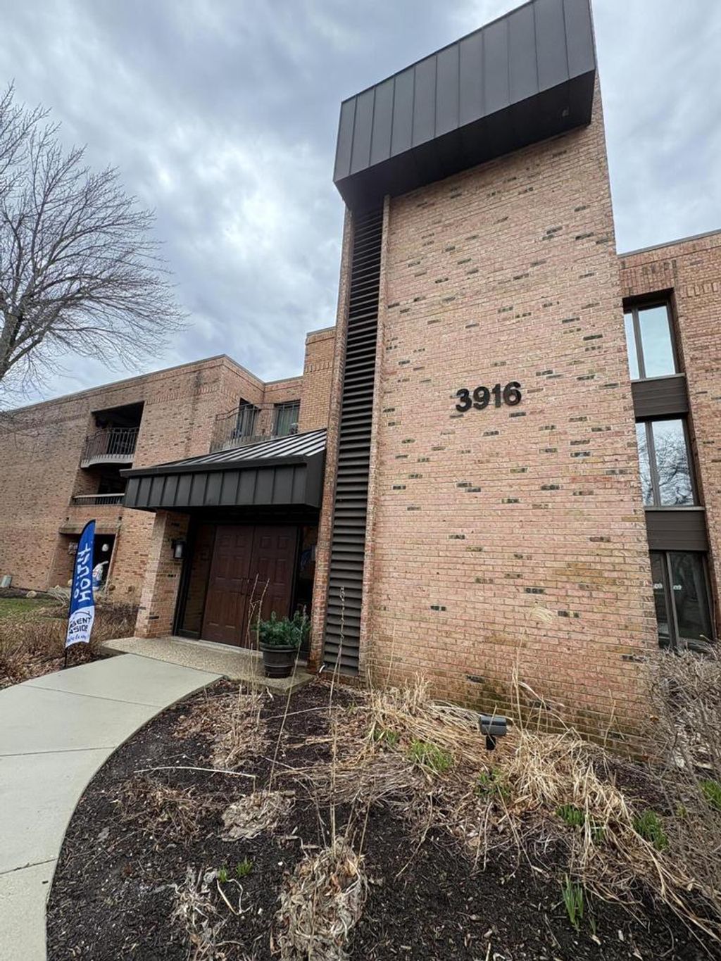 Photo of 3916 N Oakland AVENUE #224, Shorewood, WI 53211 (MLS # 1955327)