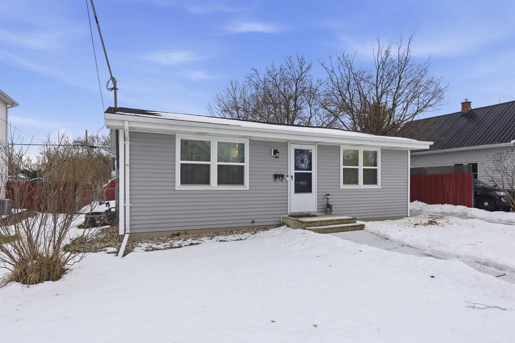 Photo of 1015 W Bell AVENUE, Appleton, WI 54914 (MLS # 50319386)